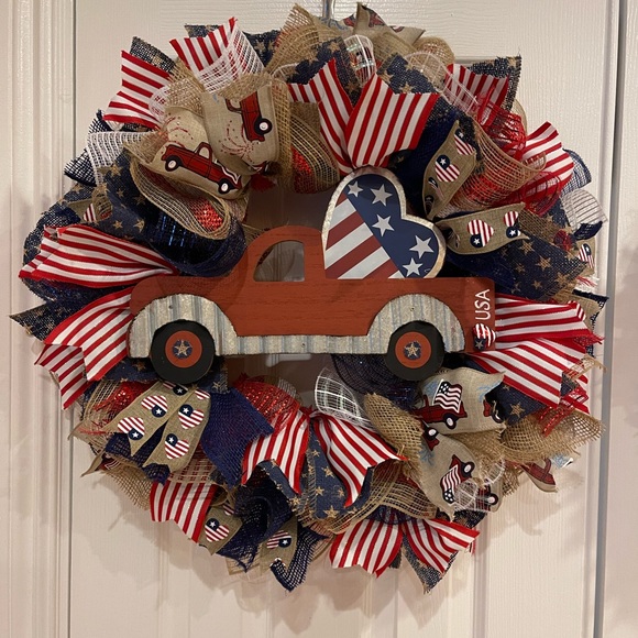 “Red Truck” Patriotic WREATH Red, White and Blue wreath 26” VERY FULL! JULY 4th - Picture 11 of 11